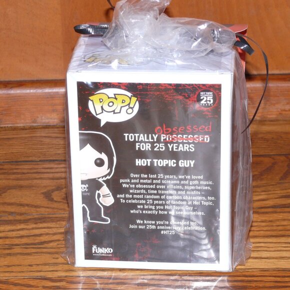 FUNKO POP! HOT TOPIC GUY 25th ANNIVERSARY VINYL FIGURE MINT IN BOX VAULTED RARE - Picture 2 of 6